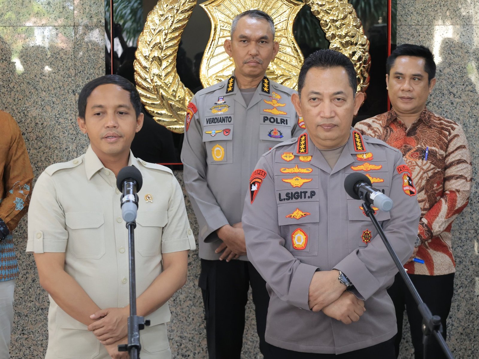 Kapolri Jenderal Listyo Sigit Prabowo menerima kunjungan Menteri Kehutanan (Menhut) Raja Juli Antoni di Mabes Polri